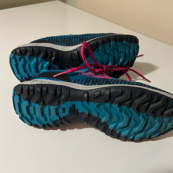 New the north face sneakers - Picture 2 of 3